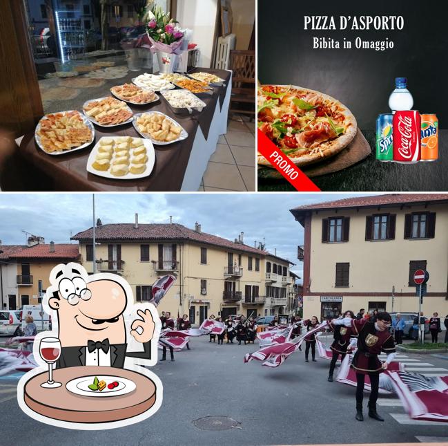 La foto di cibo e esterno da Bar Corona Tavola Calda