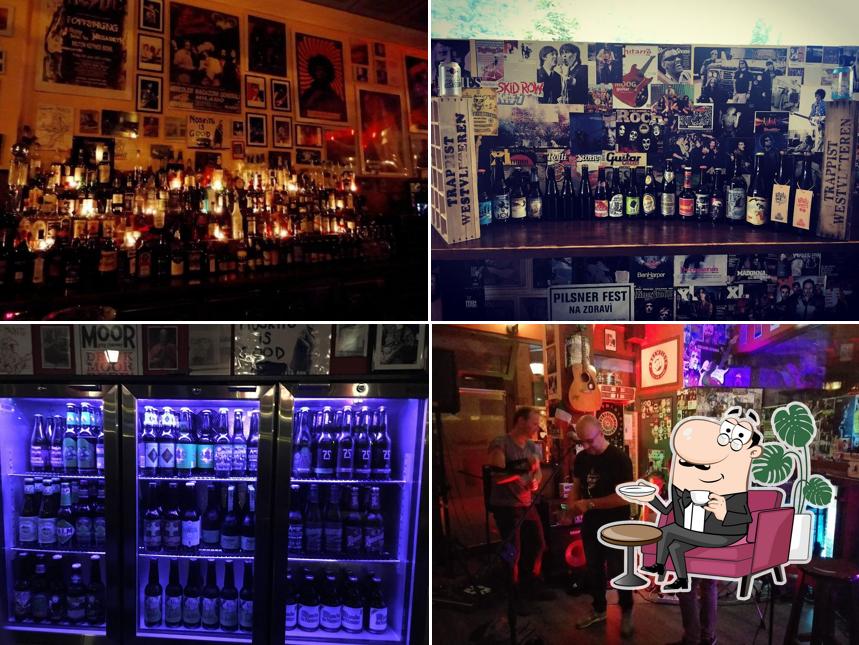Siediti a un tavolo di Moskito The Original Rock'n'Roll Pub