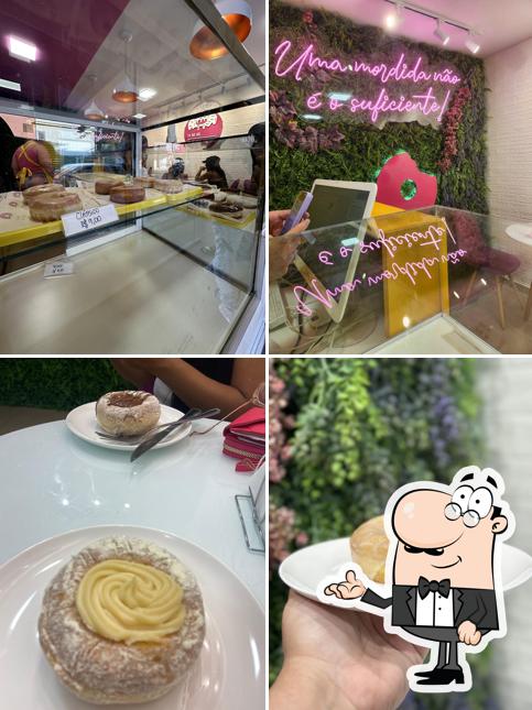 O interior do Hmm...Donuts! Duque de Caxias