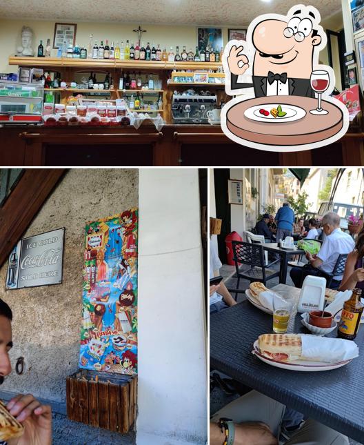 La foto di cibo e bancone da bar da BARRI LART