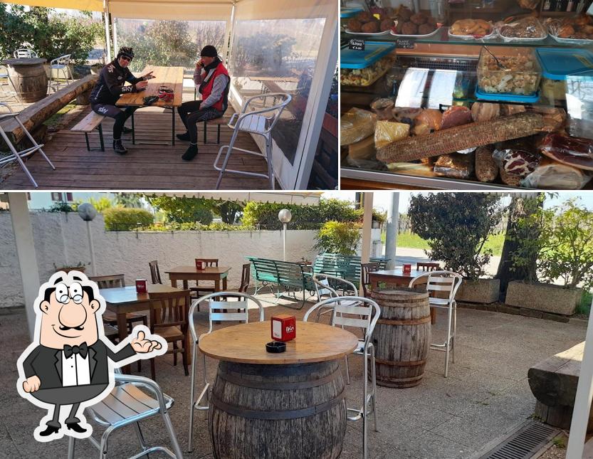 Tra le varie cose da Osteria Al Cavallo si possono trovare la interni e cibo