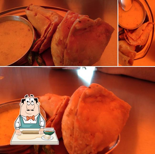 Samosa at Premvati Food Corner
