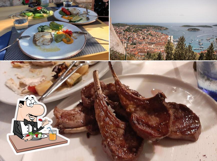 Questa è la immagine che mostra la cibo e esterno di Restaurant Stajun Hvar