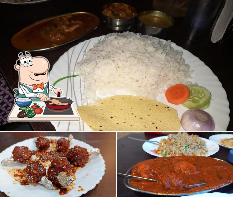 Chicken curry at Bolpur Youth Canteen