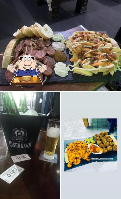 A comida e cerveja do restaurante