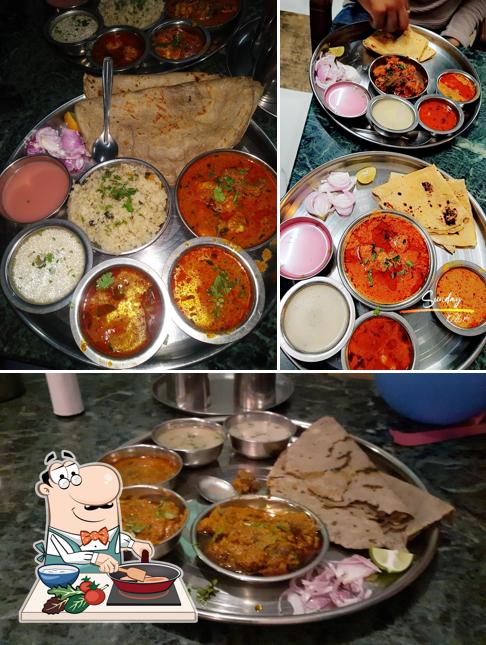 Chicken curry at Rangadaa Kolhapur _family restaurant (रांगडा कोल्हापुर )....chav assal kolhapuri!!