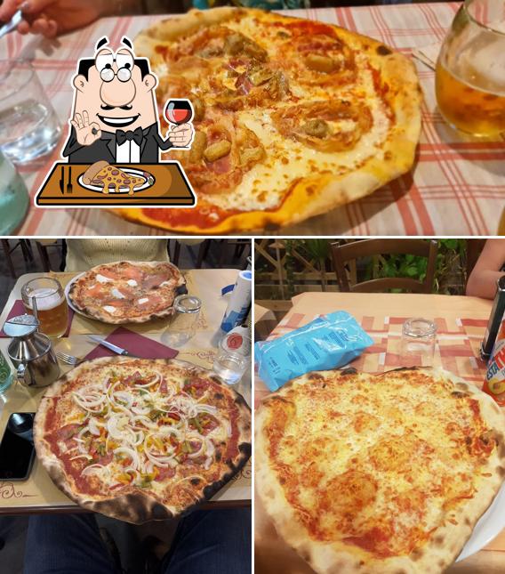 Scegli una pizza a La Volpe E L'uva