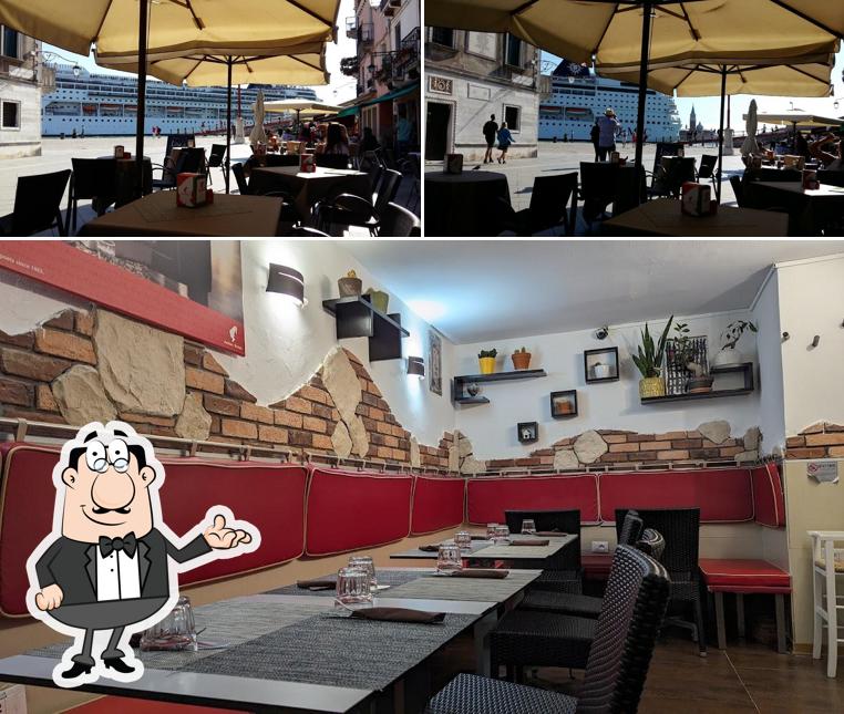 Siediti a un tavolo di Snack Bar Castello