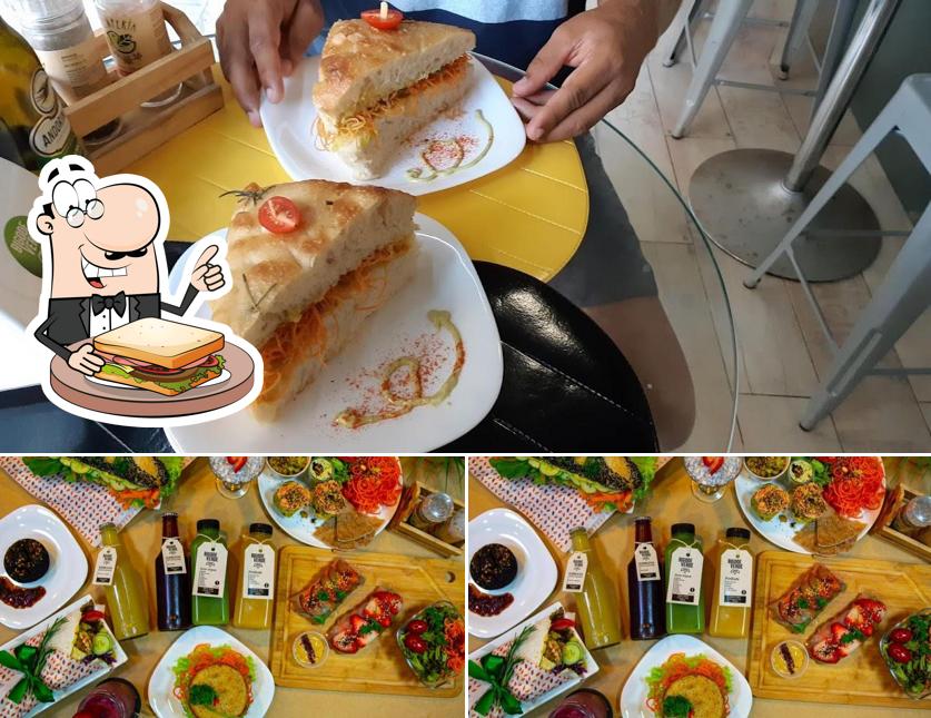 Sanduíches de queijo grelhado em Bigode Verde Comida Vegana