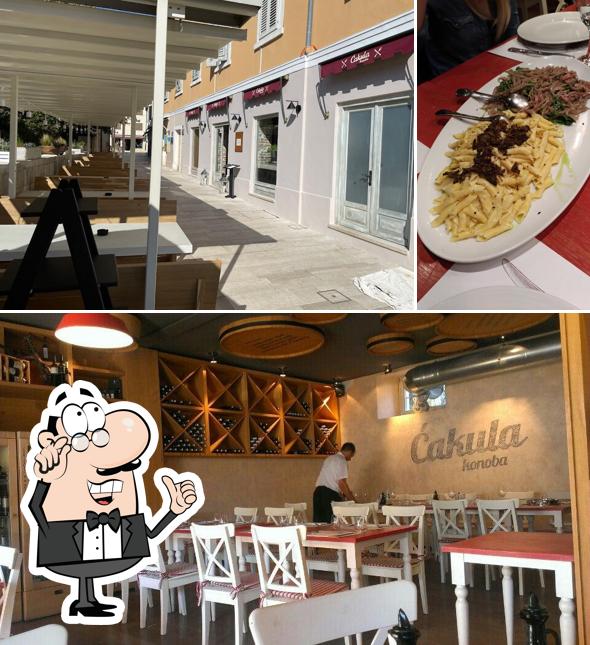 Siediti a un tavolo di Konoba Ćakula