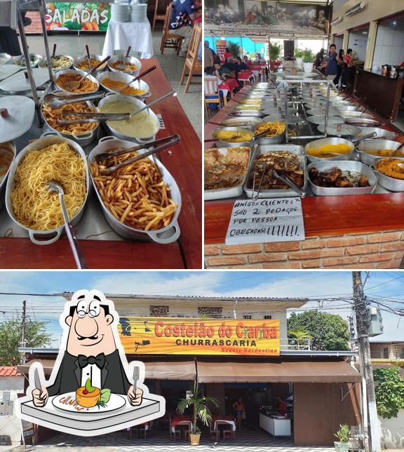 A comida e interior do restaurante