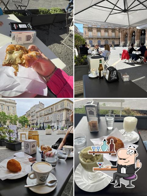 Siediti a un tavolo di Caffè Opera