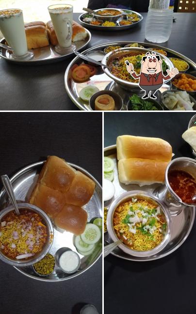 Food at Jogeshwari Misal