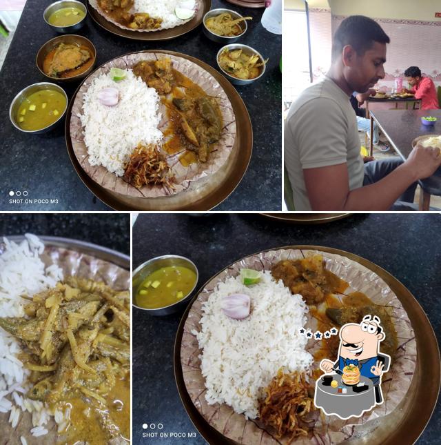 Food at Maa Tillotoma Hotel