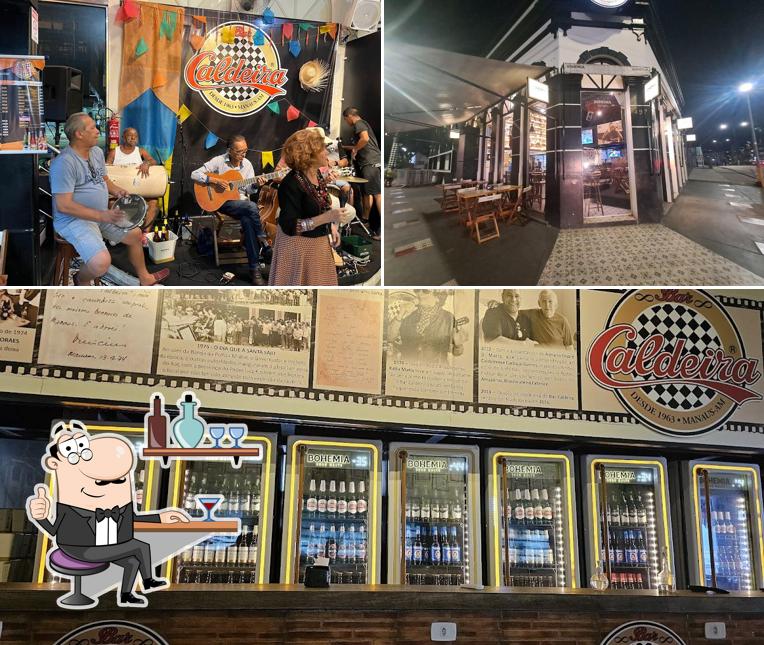 A interior e comida do restaurante