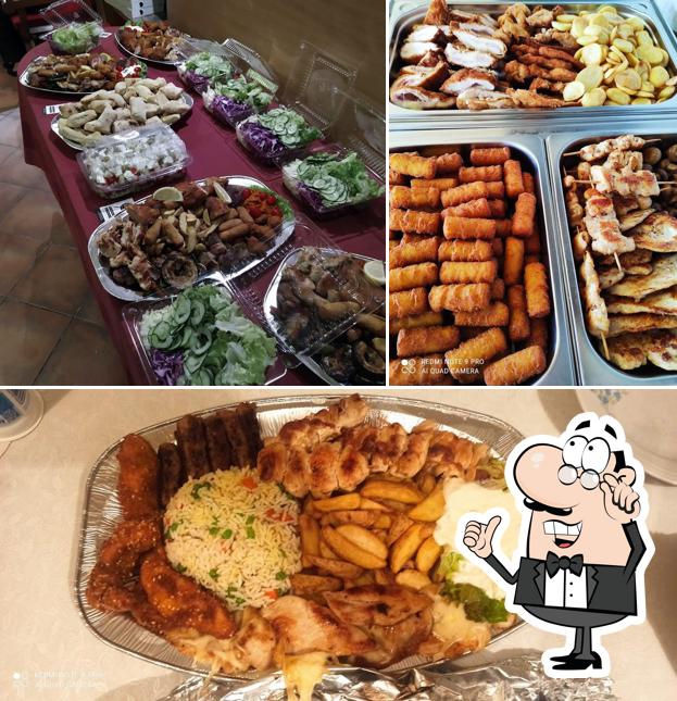 La immagine della interni e cibo di Kllopa fast-food & catering