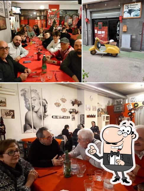 Siediti a un tavolo di Pizzeria Ristorante Anni 50