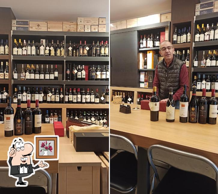 Dai un'occhiata agli interni di Enoteca Vitis Vinifera Cagliari