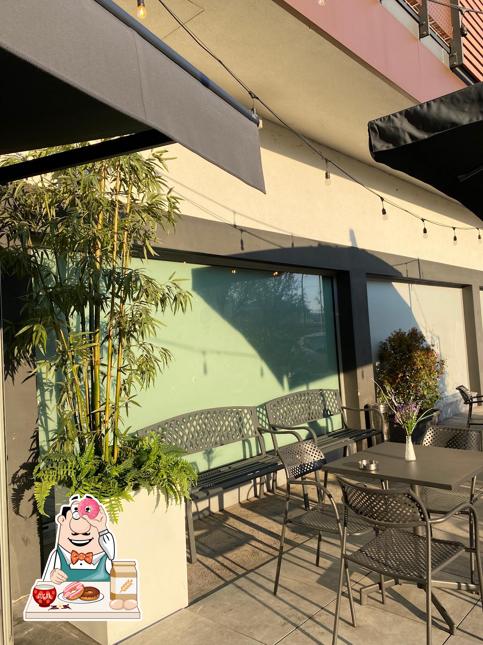 Lux Lounge & Bar serve un'ampia varietà di dessert