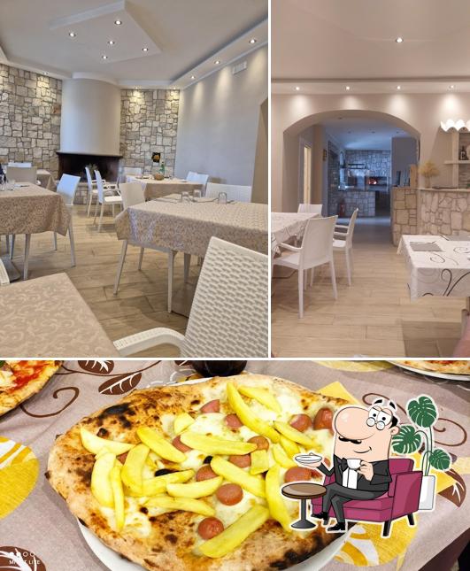 La immagine di interni e pizza da Le Fontanelle