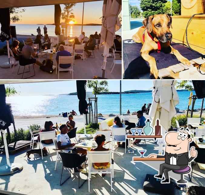 Gli interni di Wau beach bar