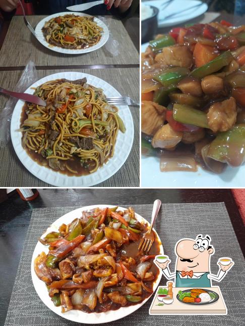 Platos en Yakissoba Mundial