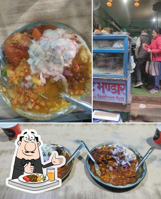 Mehra Chaat Bhandar (Khoo Bazaar Wale Chole)