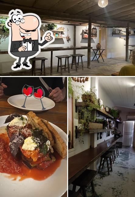 Sente em uma das mesas no São João Batista Burger & Pizza