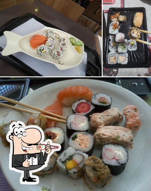 Rolos de sushi são servidos no Jin Jin Wok