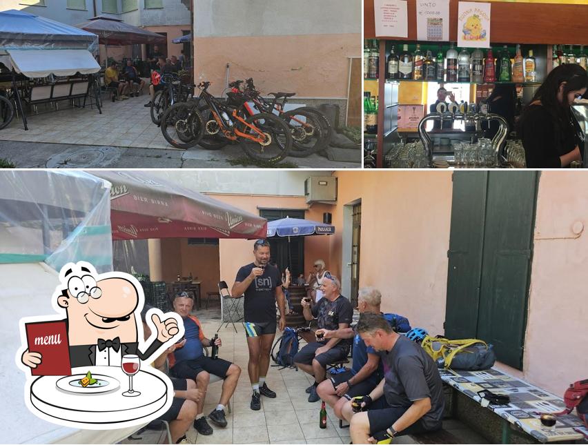 Dai un’occhiata alla foto che raffigura la cibo e bancone da bar di Bar Tirol Tabaccheria Lotteria slot SKY SPORT DAZN MUSICA