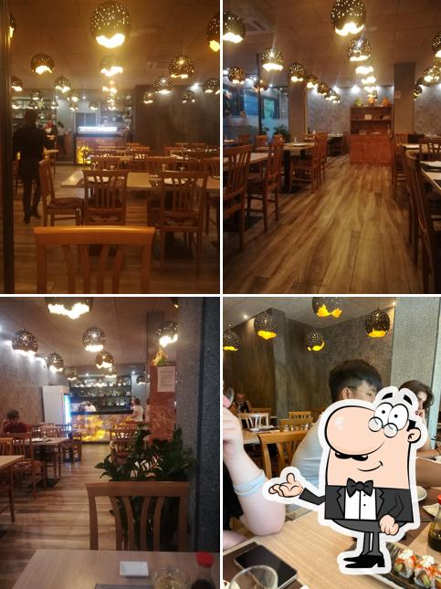 Siediti a un tavolo di Ristorante Oriente Cinese Giapponese
