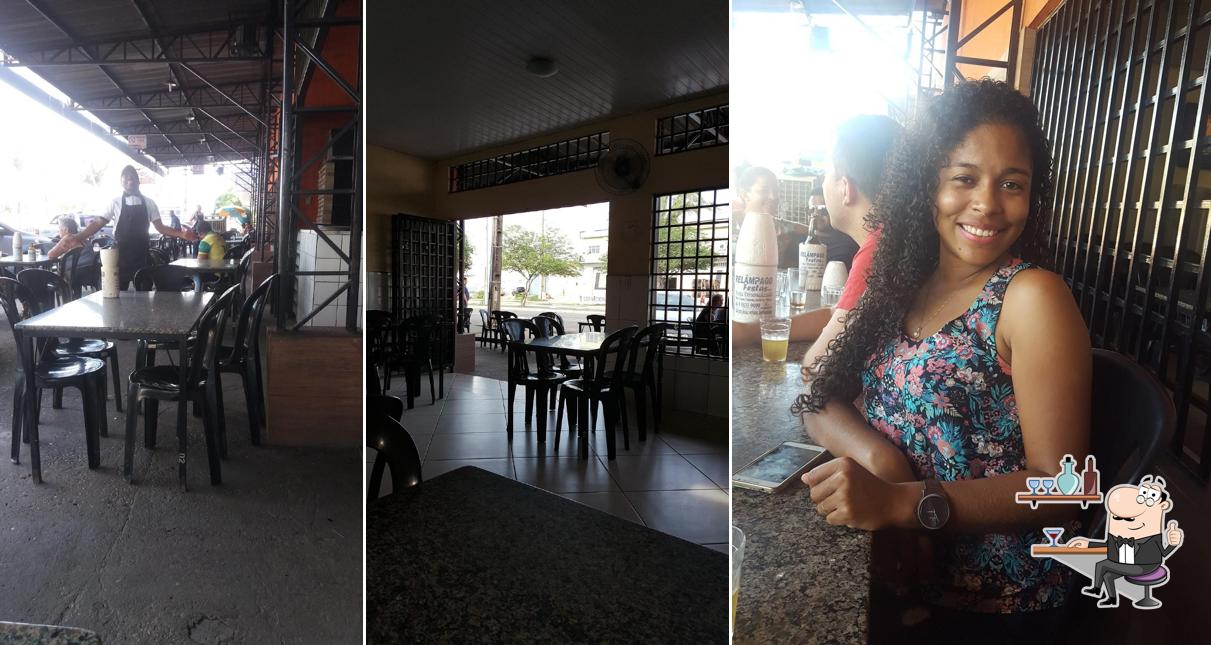 Sente em uma das mesas no Snob