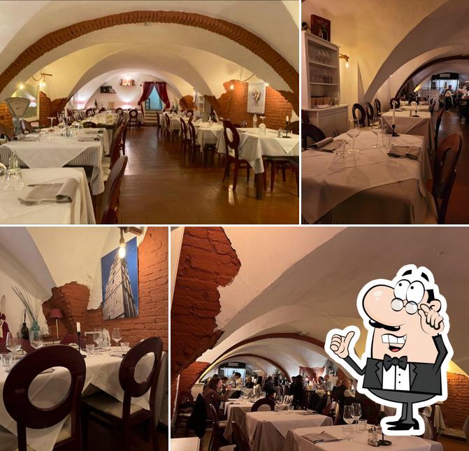 Dai un'occhiata agli interni di Taverna dei Servi