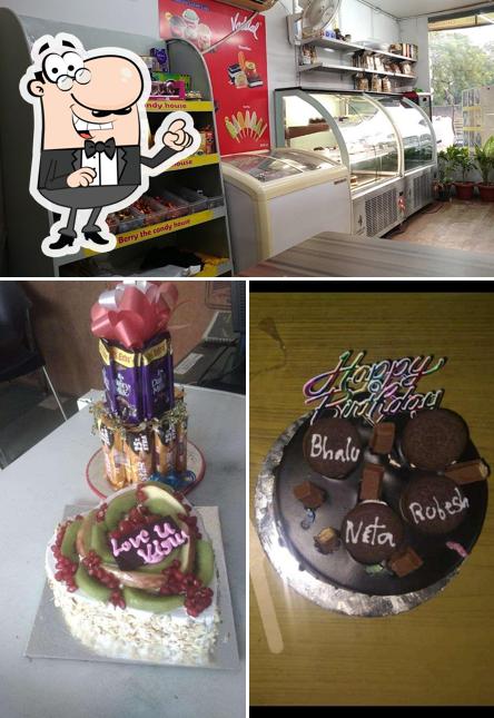 Check out how Berry the cafe'& cakes, looks inside