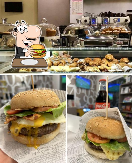 Prova un hamburger a Caffè Centrale di Di Domenicantonio Enrica