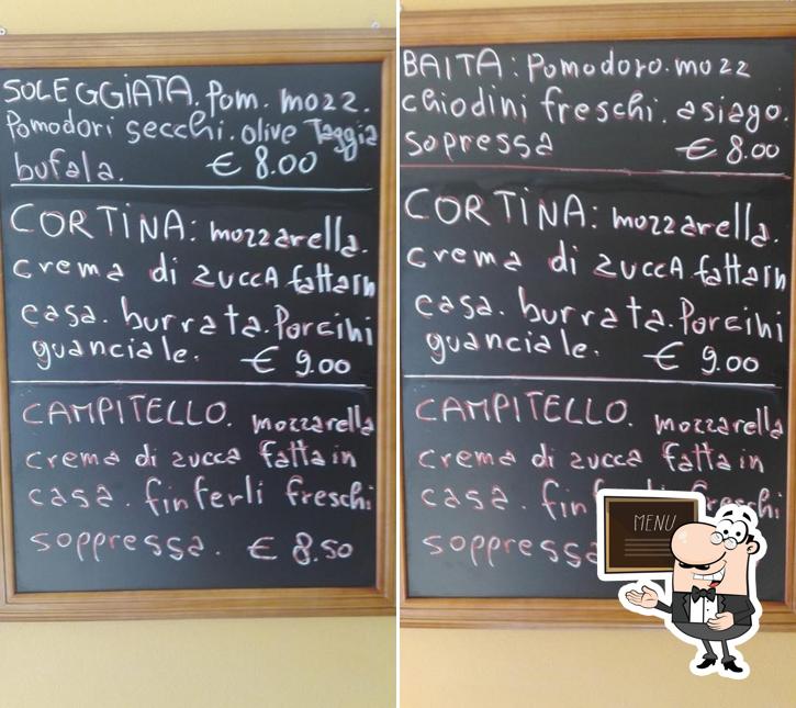 Leggi il menu sulla lavagna