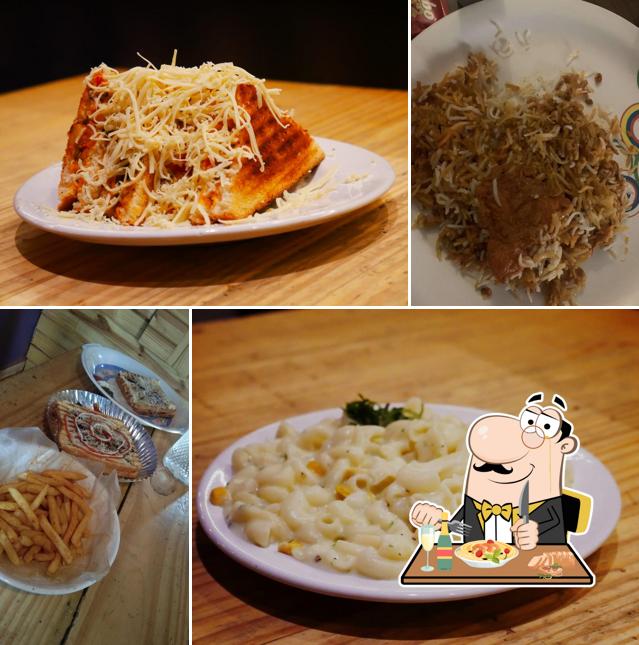Pad thai at Royal Cafe