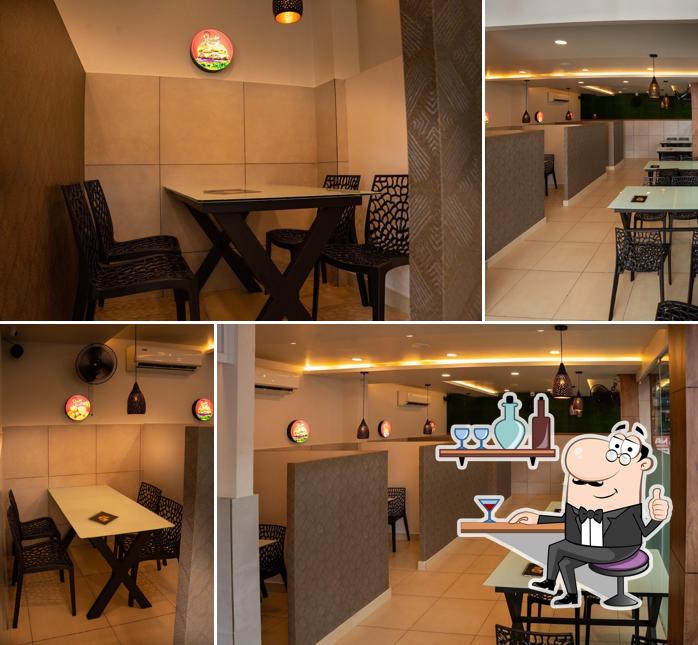 The interior of ROOSTER CRISPY BROAST VENGARA