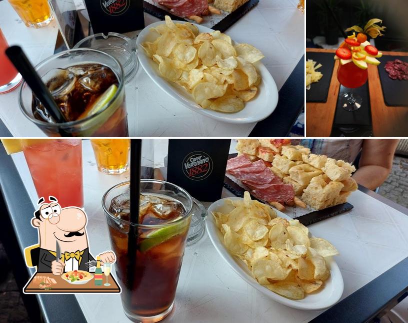 Bar Il Confetto si caratterizza per la cibo e alcol