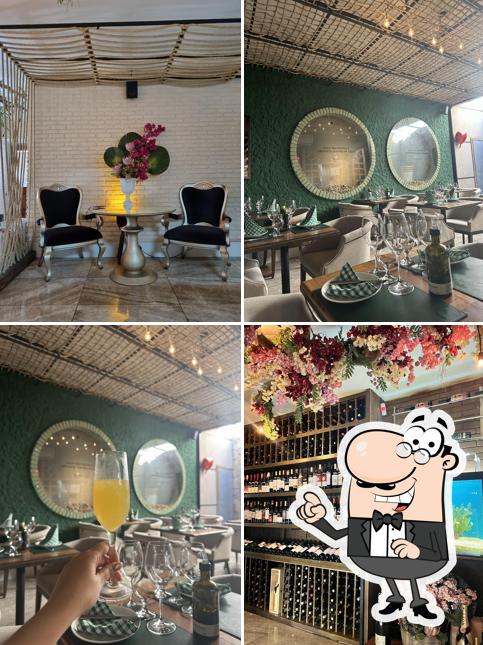 Sente em uma das mesas no Tomatto Trattoria Vila Velha