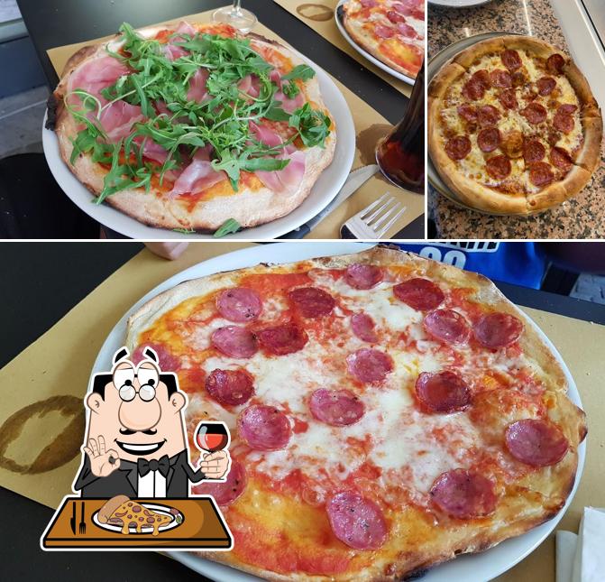 Prenditi una pizza a 'Osteria Al Vicolo Garda'