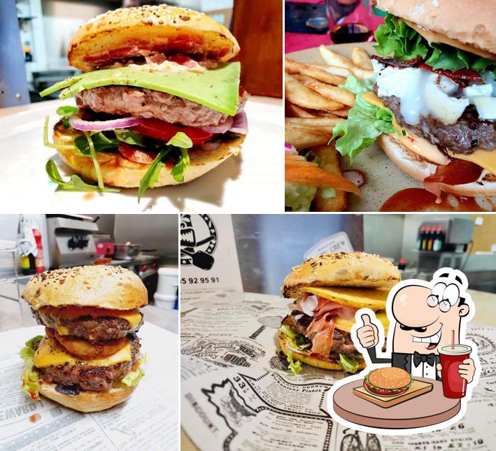 Prenez un hamburger à Snack L'Aloha