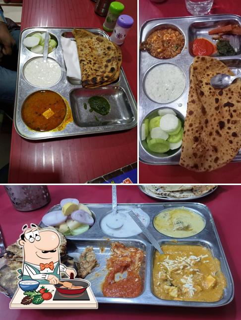 Chicken curry at Kesariya Dudh And Khatri Shudh Veshno Hotel And Restaurant