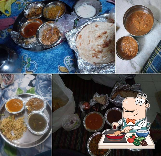 Chicken curry at Shiv Bhojnalaya