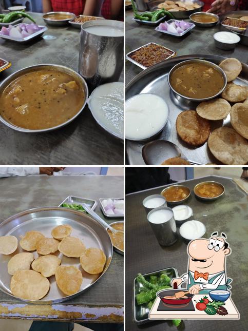 Chicken curry at Rajubhai Purishak