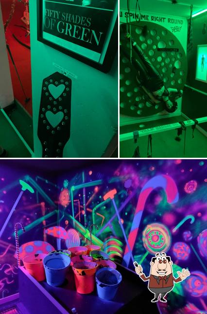 Tra le diverse cose da Rollers Mini-Golf Bar si possono trovare la cibo e bevanda