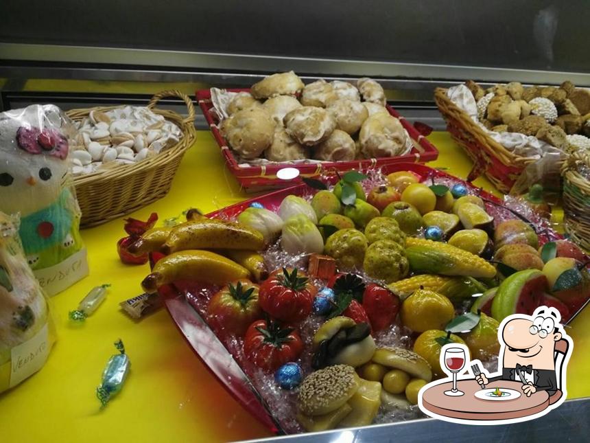 Platti al Gelateria Festa
