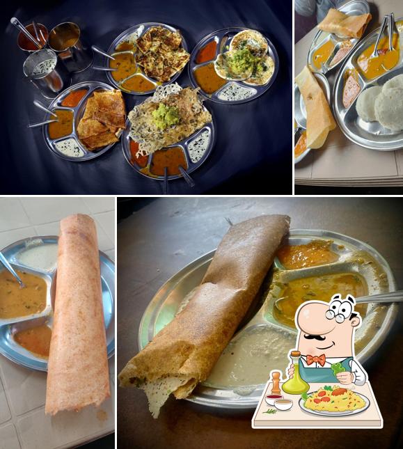 Idli at Shiva Snacks Centre