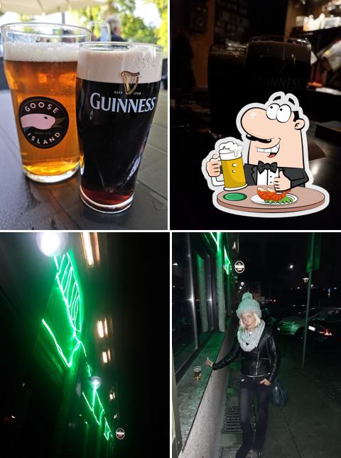 Goditi una birra con la cena