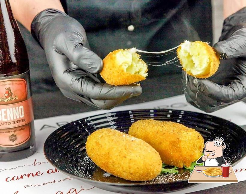 Ordina un piatto di patatine a Carlo's Burger hamburgeria & braceria